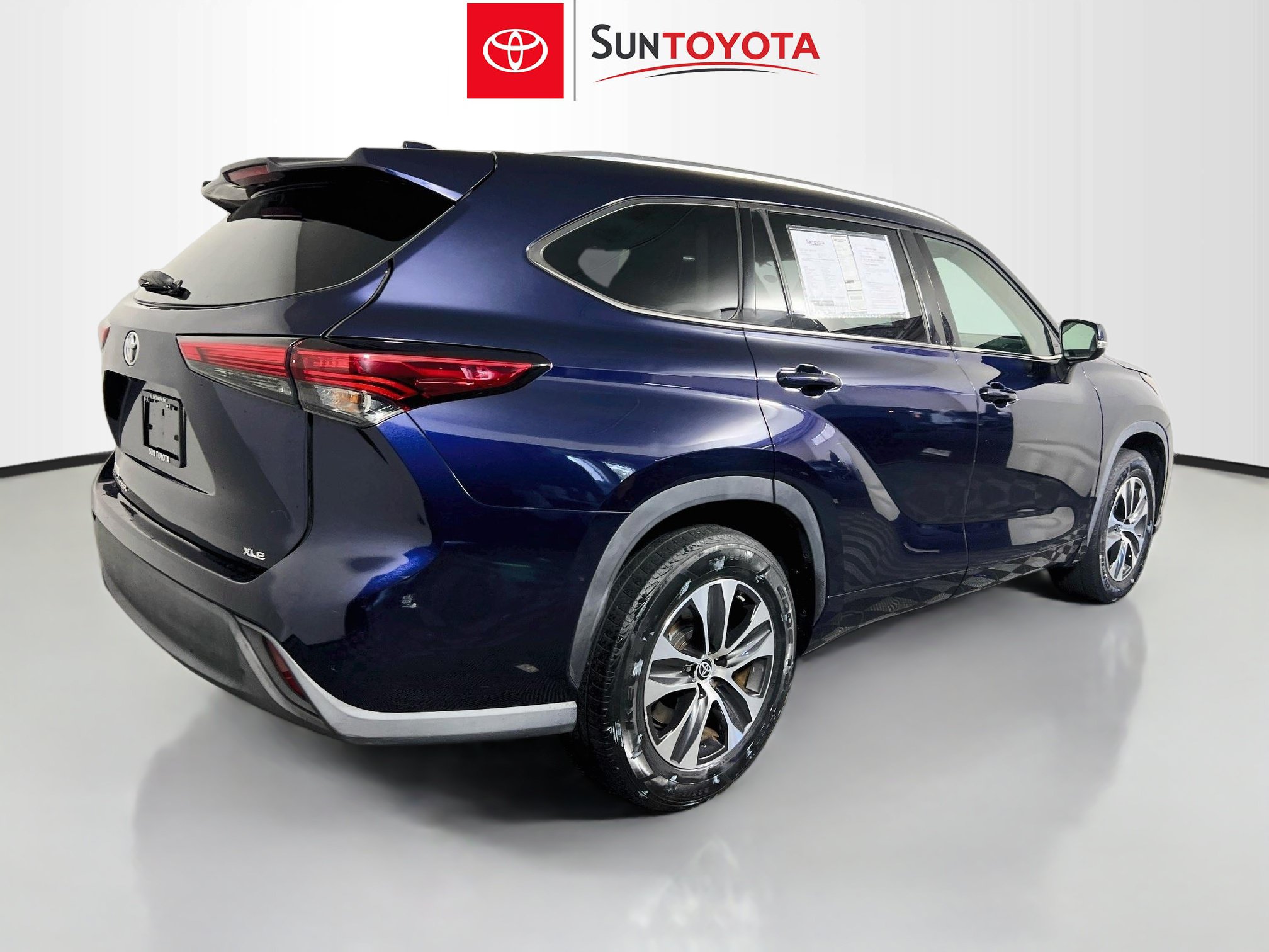 Used 2021 Toyota Highlander XLE FWD image 4