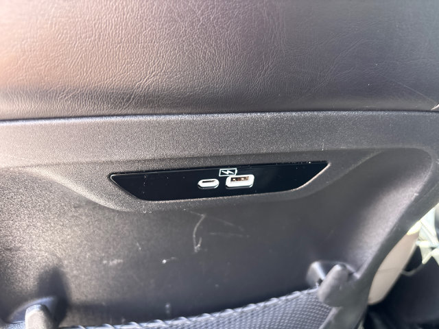 Used 2023 Chrysler Pacifica Touring-L FWD image 14
