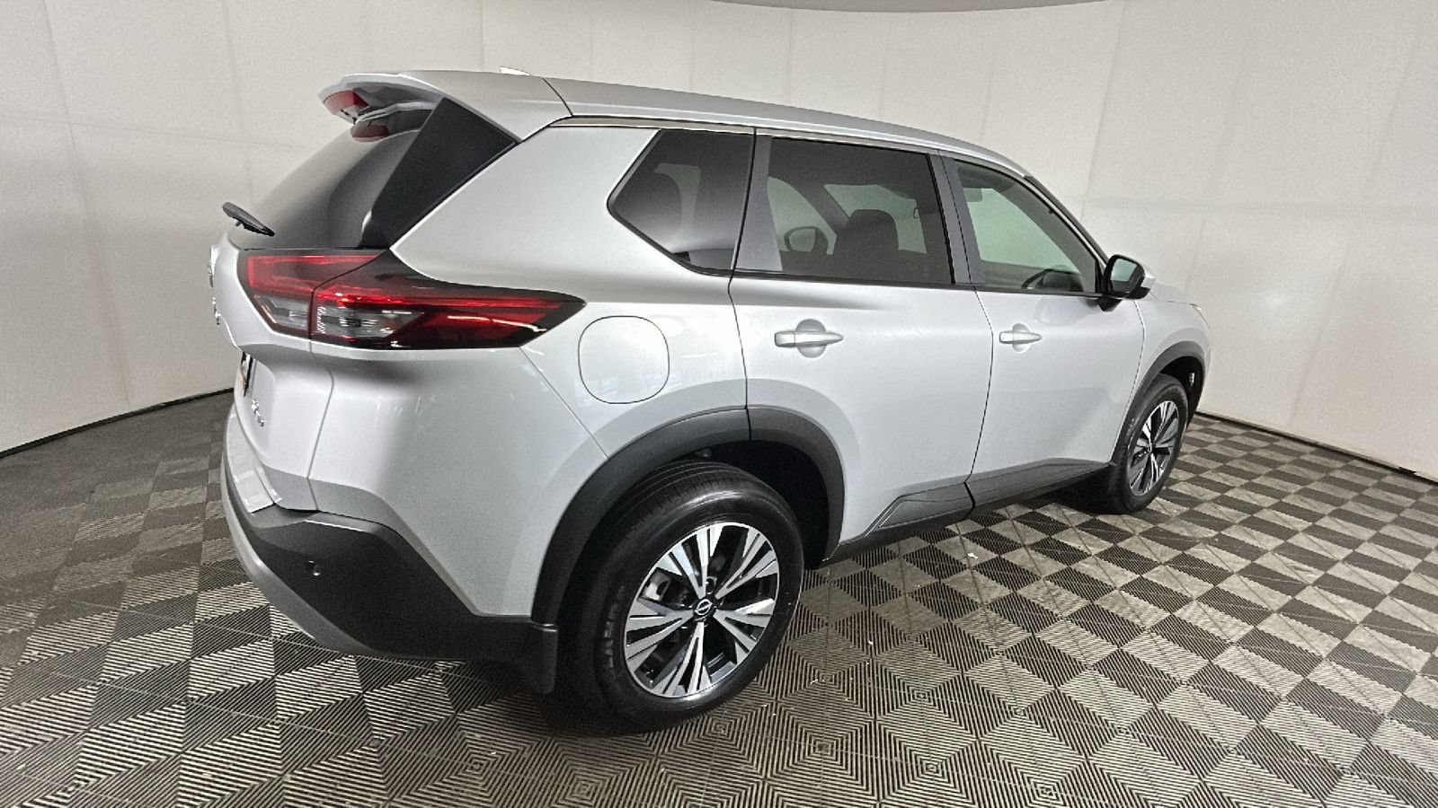 Used 2023 Nissan Rogue SV AWD/4WD image 3