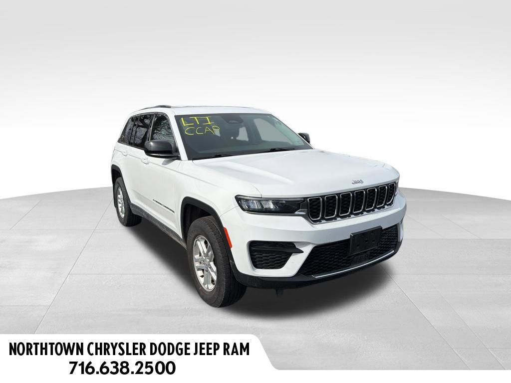 Certified 2023 Jeep Grand Cherokee Laredo image 2