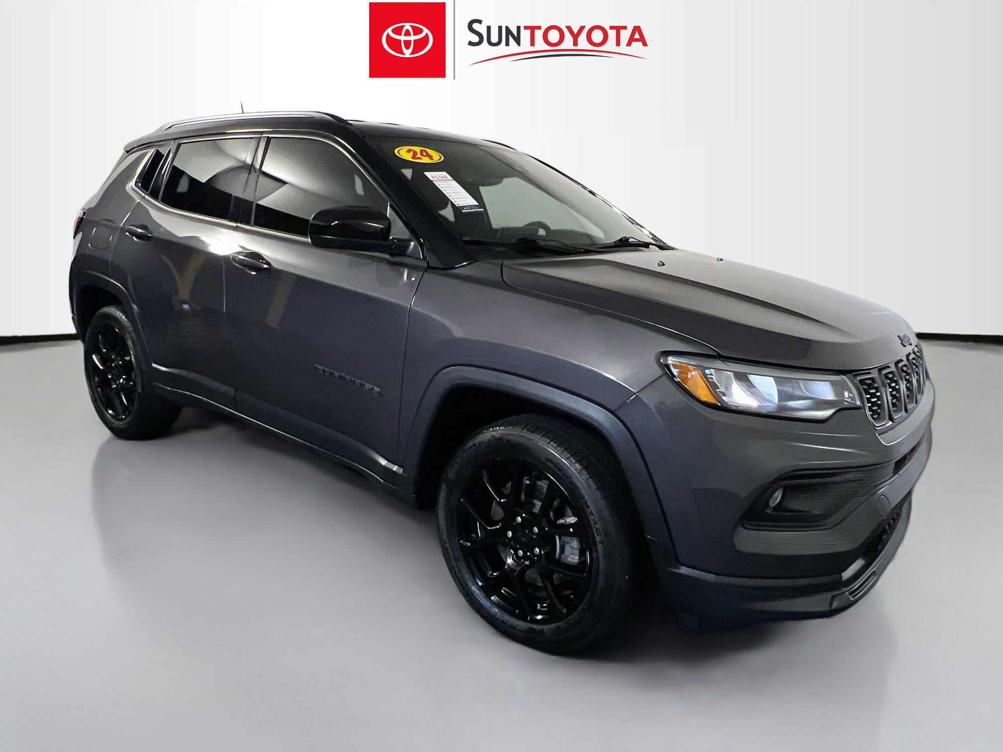 Used 2024 Jeep Compass Latitude w/ Convenience Group image 1