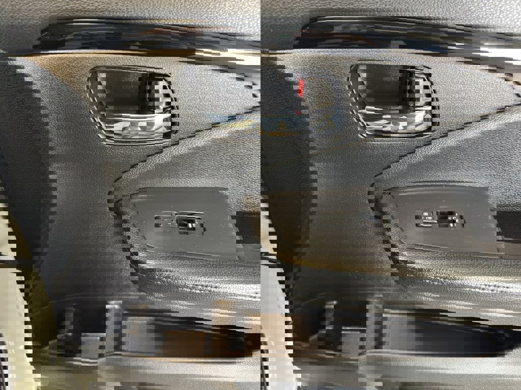 Used 2017 Honda Pilot Touring image 16