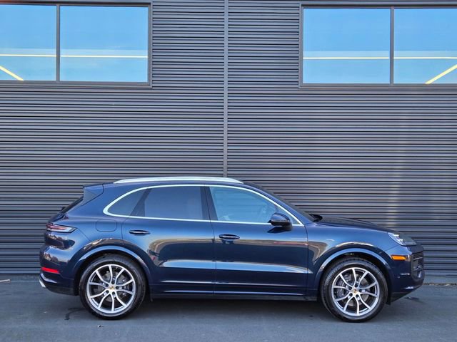 Used 2025 Porsche Cayenne image 8