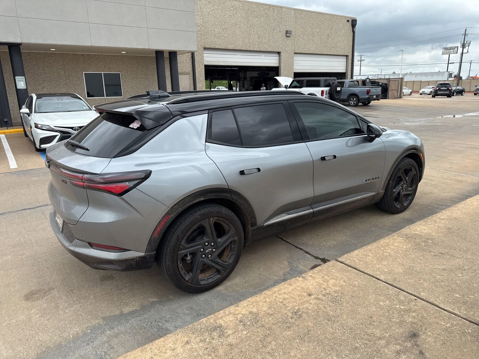 Used 2025 Chevrolet Equinox EV RS FWD image 4