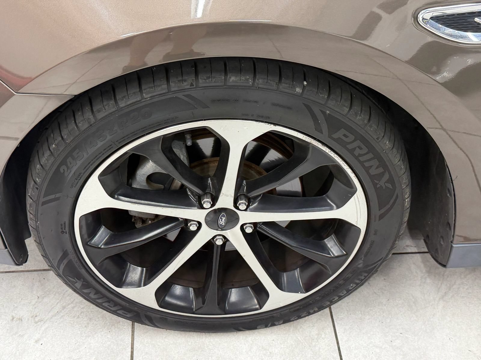 Used 2015 Ford Taurus Limited w/ Equipment Group 301A FWD image 34