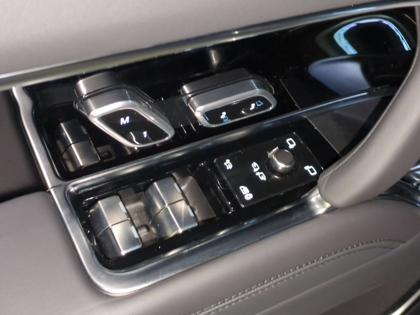 New 2026 Land Rover Range Rover SE AWD/4WD image 12