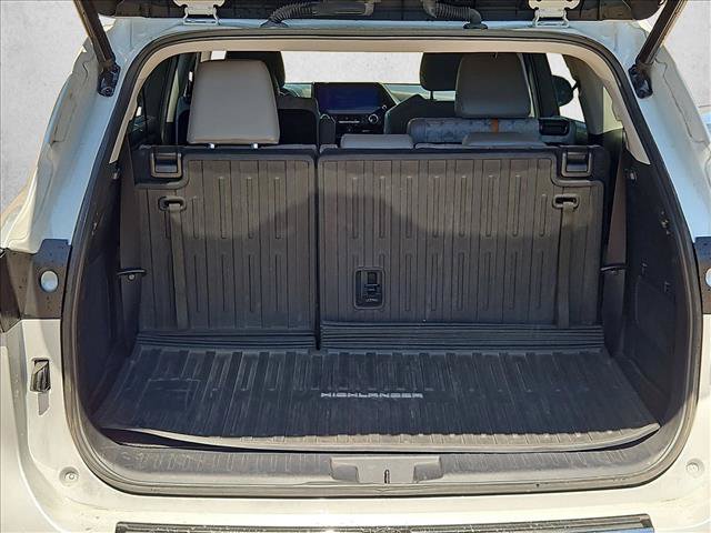 Used 2023 Toyota Highlander Bronze Edition FWD image 8