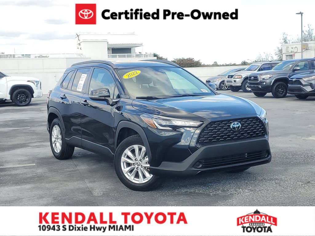 Used 2022 Toyota Corolla Cross LE image 1