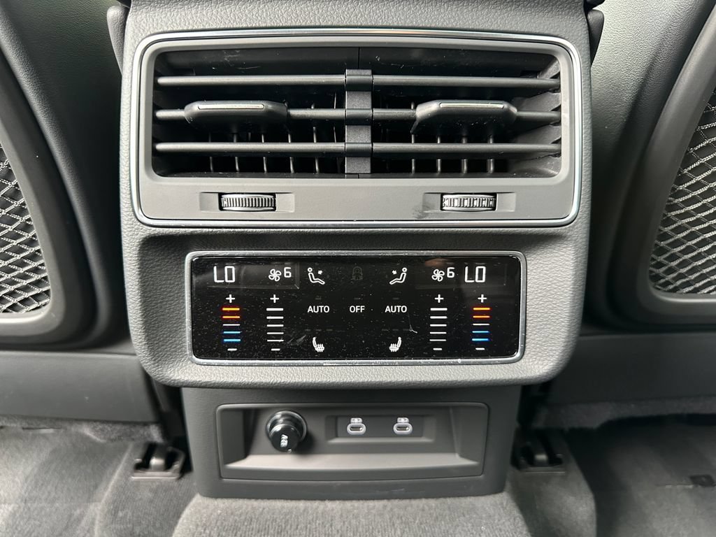 Used 2024 Audi SQ8 Prestige w/ Prestige Package AWD/4WD image 18