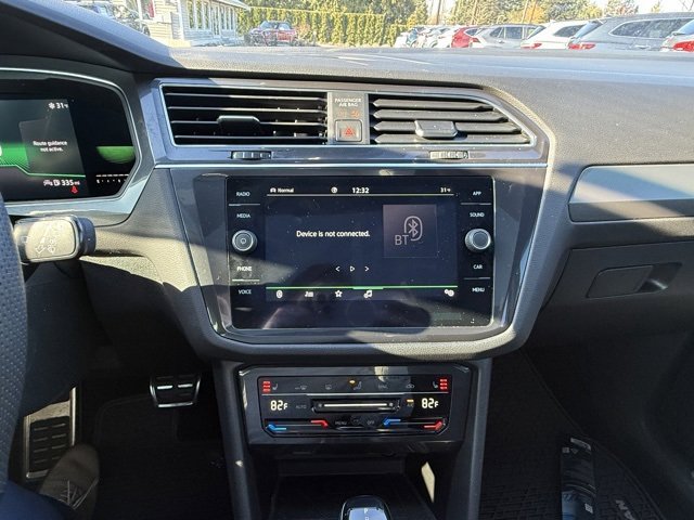Used 2022 Volkswagen Tiguan SE R-Line image 17