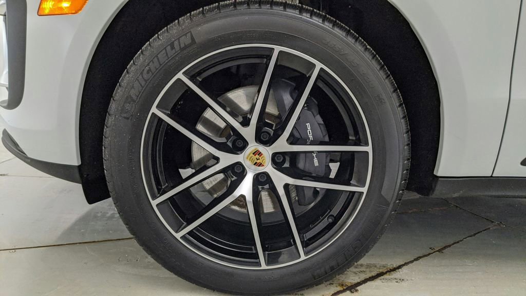 Certified 2022 Porsche Macan image 38