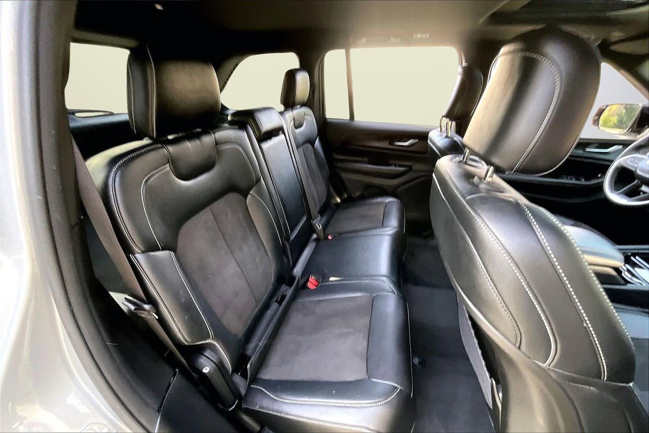 Certified 2023 Jeep Grand Cherokee Altitude image 24