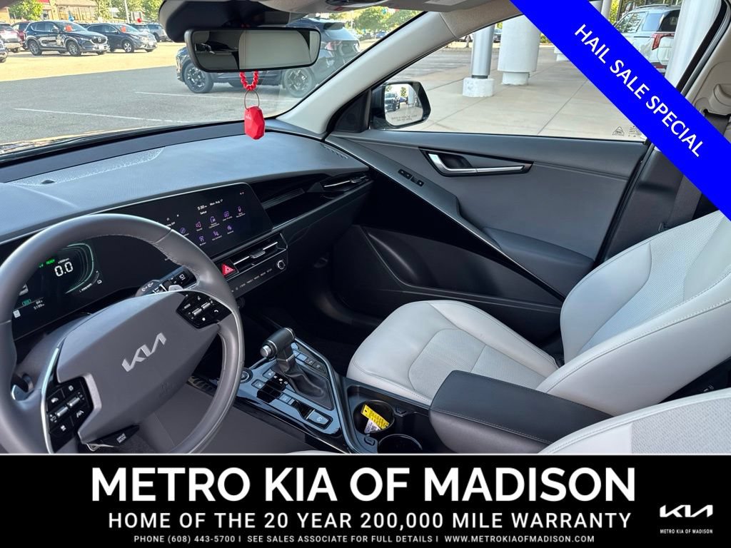 Used 2025 Kia Niro EX Touring FWD image 14