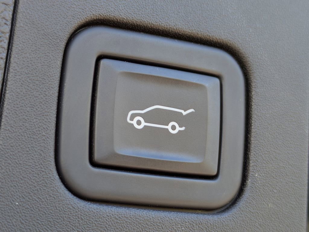 Certified 2023 Cadillac XT4 Sport w/ Cold Weather Package image 18