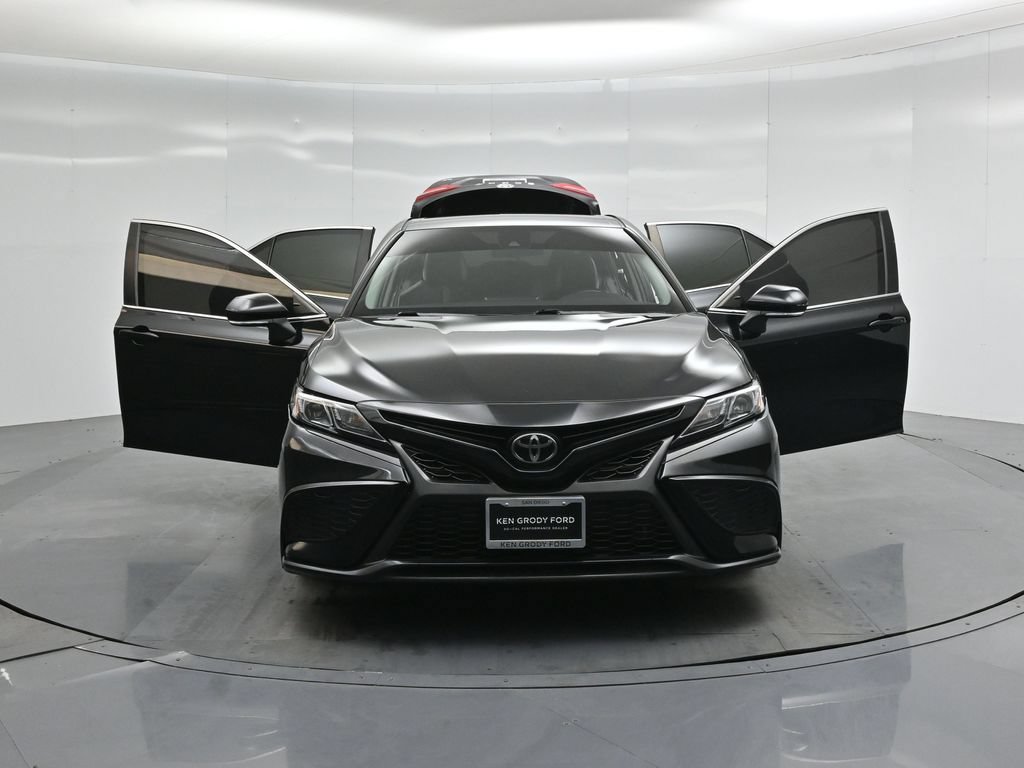 Used 2022 Toyota Camry SE FWD image 30