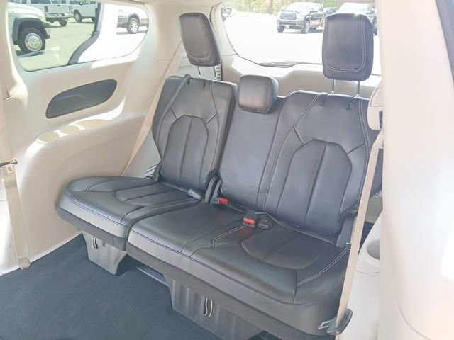 Used 2024 Chrysler Pacifica Touring-L image 10