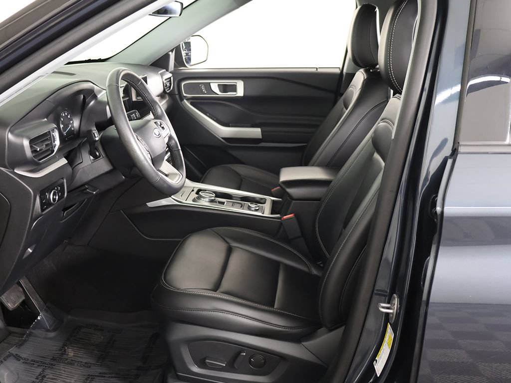 Used 2024 Ford Explorer XLT w/ Equipment Group 202A AWD/4WD image 32