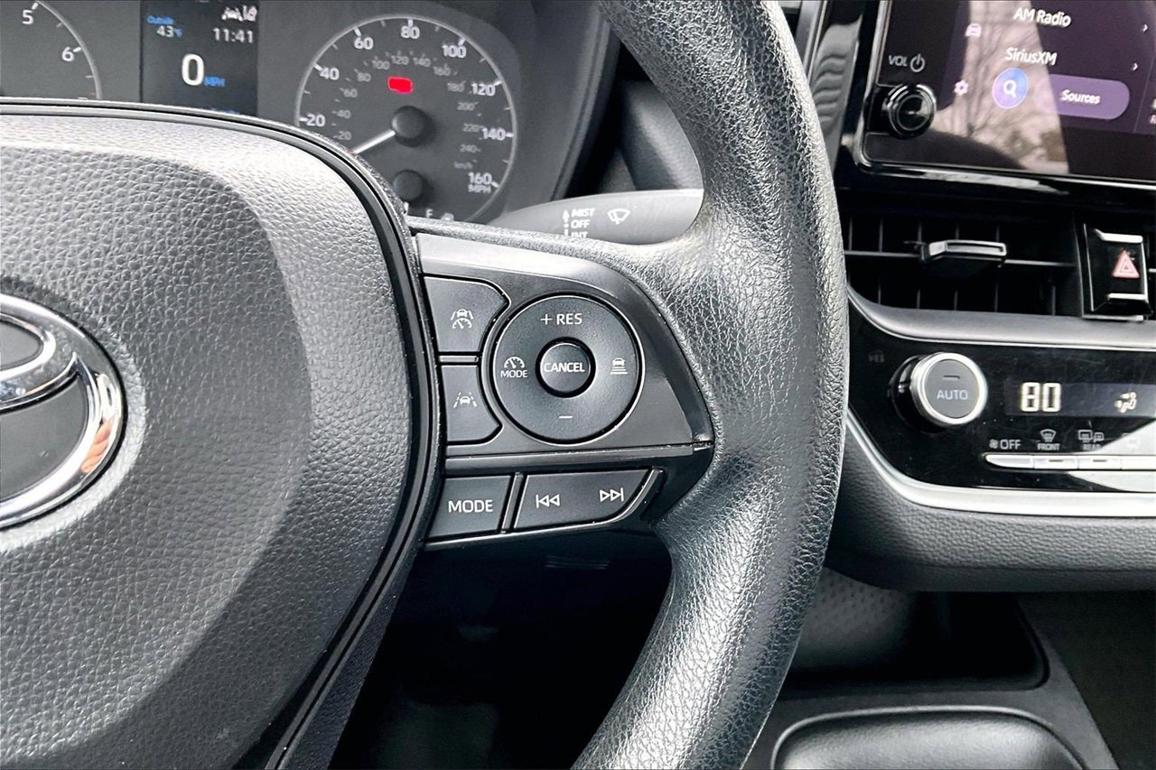 Used 2024 Toyota Corolla LE image 28