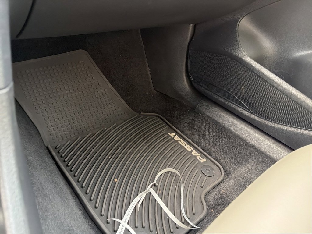 Used 2014 Volkswagen Passat 1.8T Wolfsburg Edition image 20