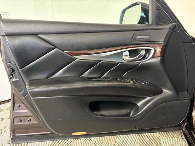 Used 2017 INFINITI Q70 3.7 RWD image 10