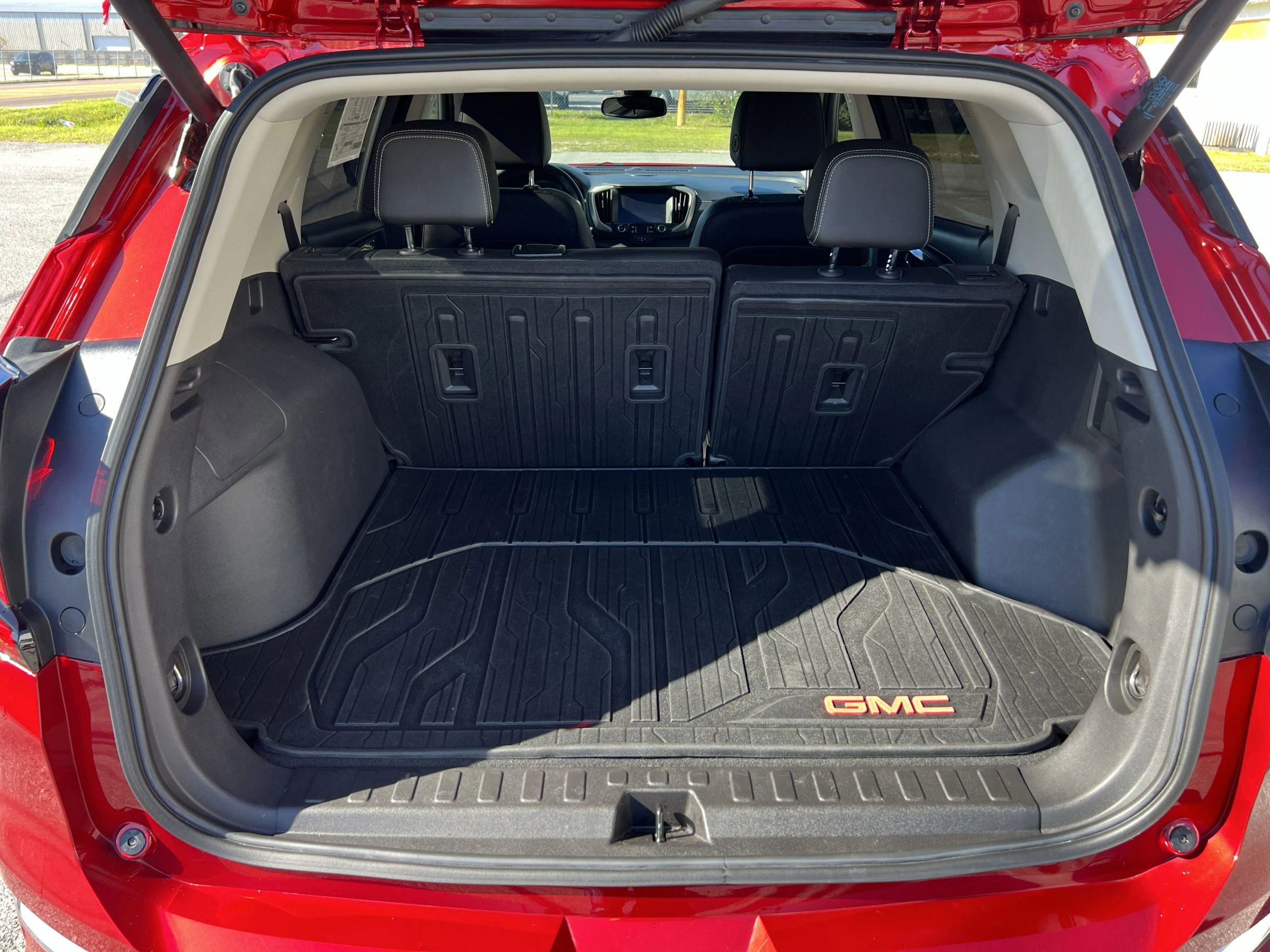 Used 2024 GMC Terrain Denali w/ Denali Premium Package image 8