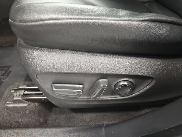 Used 2023 Toyota Highlander XLE AWD/4WD image 16