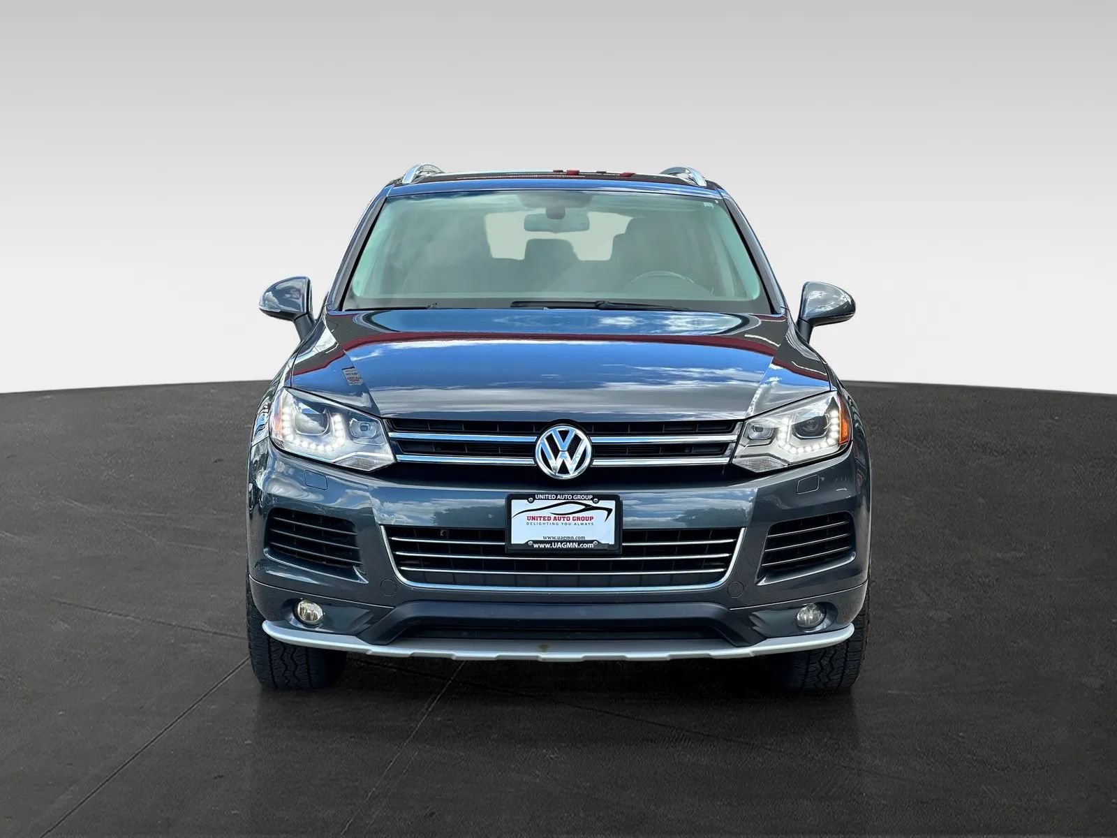 Used 2014 Volkswagen Touareg Sport AWD/4WD image 2