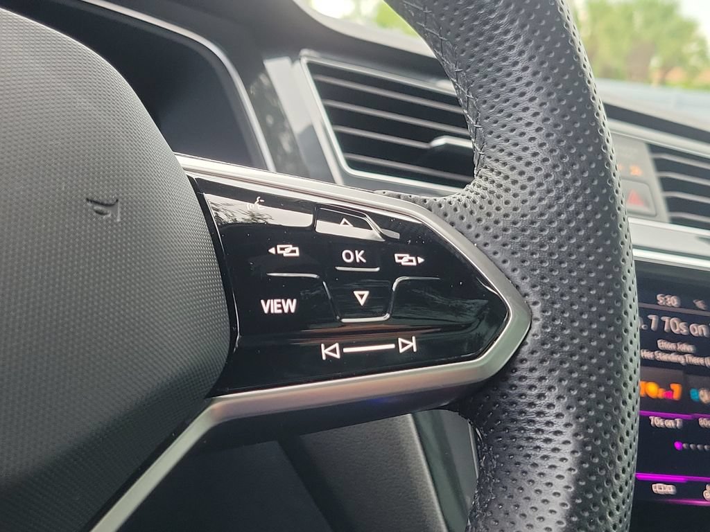 Certified 2023 Volkswagen Tiguan SE R-Line FWD image 30