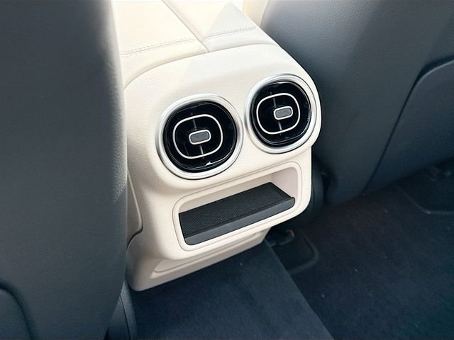 Used 2025 Mercedes-Benz GLC 300 4MATIC image 28