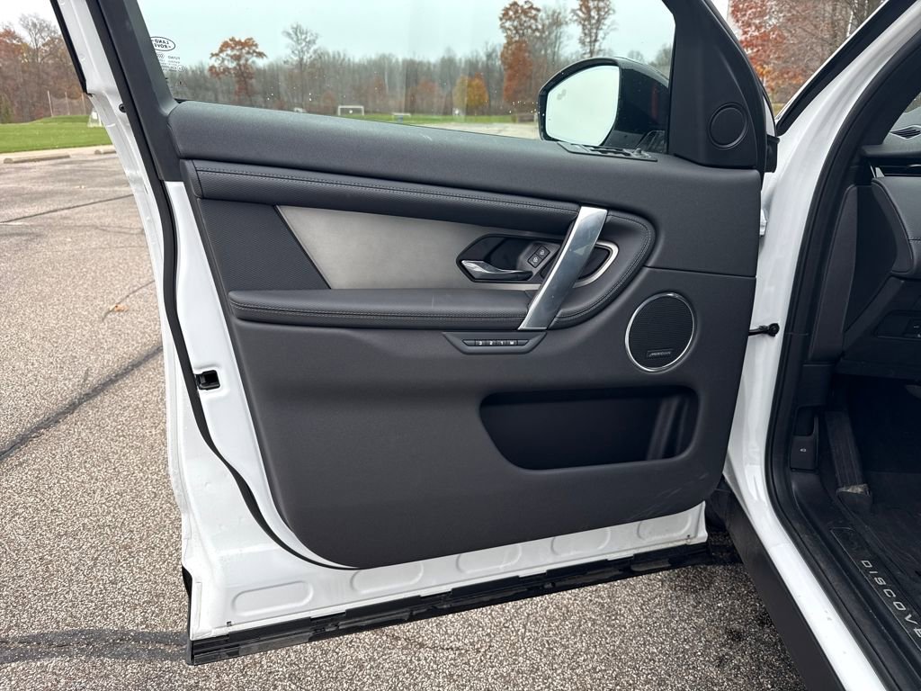 New 2025 Land Rover Discovery Sport S image 10