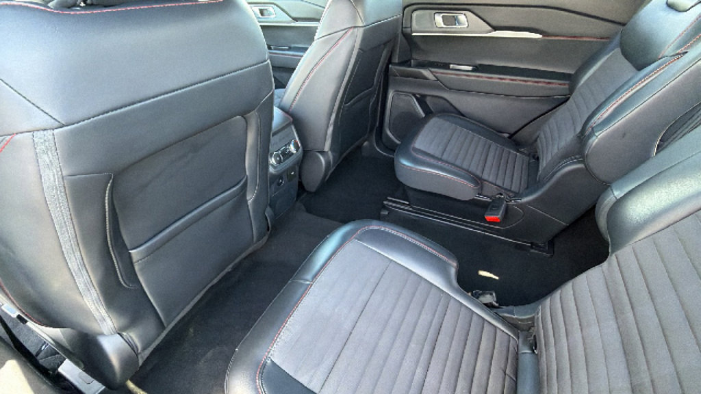 Used 2025 Ford Explorer ST-Line AWD/4WD image 24