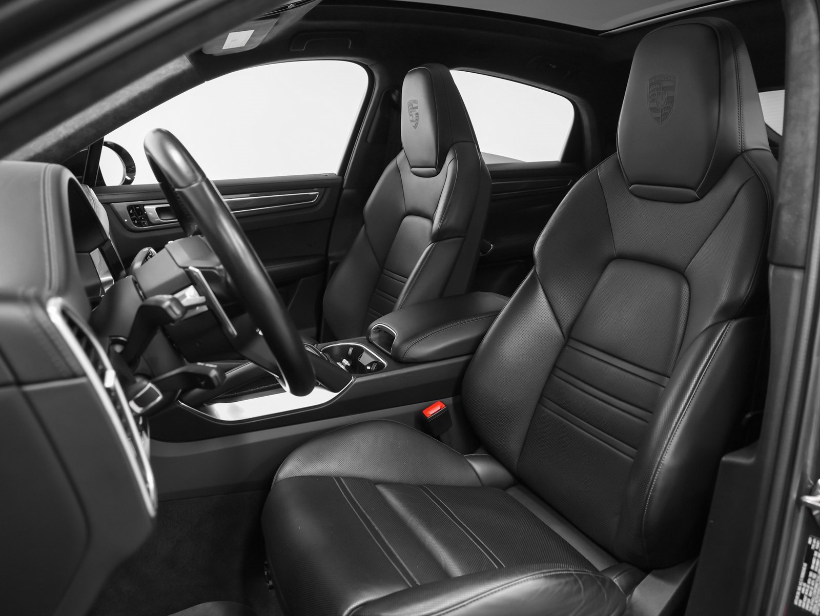 Used 2021 Porsche Cayenne Turbo image 5