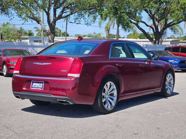 Used 2017 Chrysler 300 Limited image 5