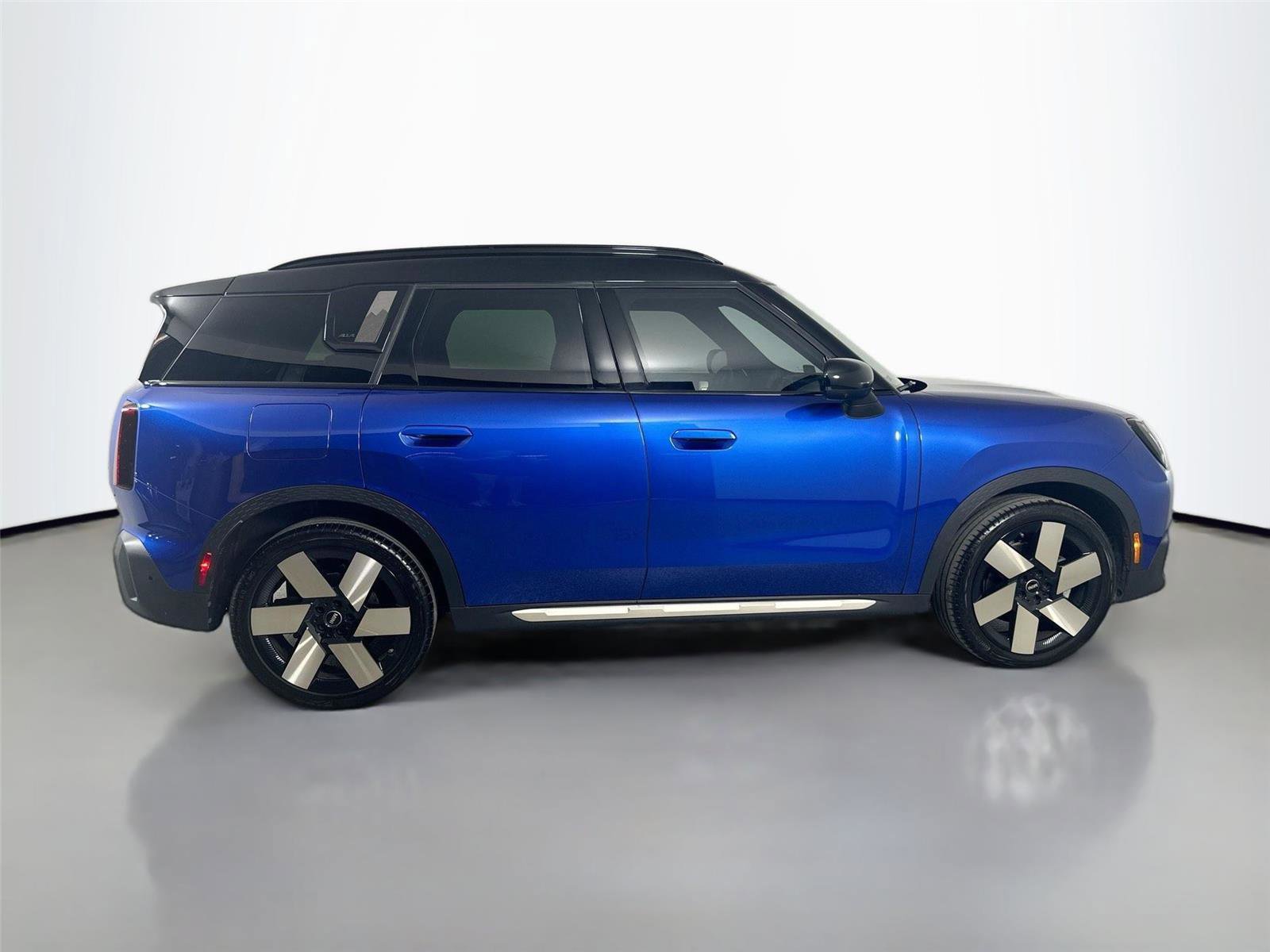 Used 2025 MINI Cooper Countryman S w/ Comfort Package Max AWD/4WD image 4