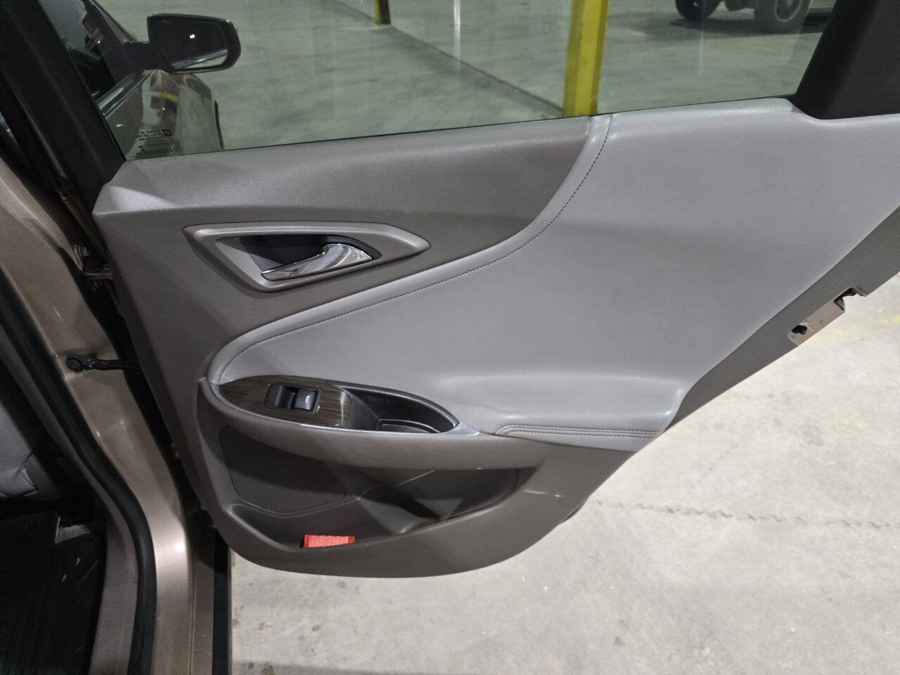 Used 2018 Chevrolet Malibu Premier w/ Premier Sun and Wheel Package FWD image 30