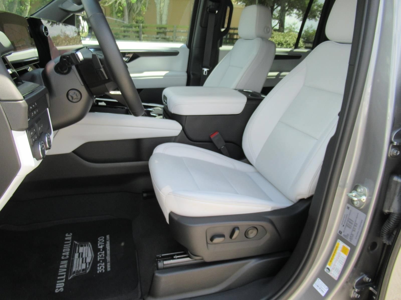 Used 2026 Chevrolet Suburban Premier AWD/4WD image 18
