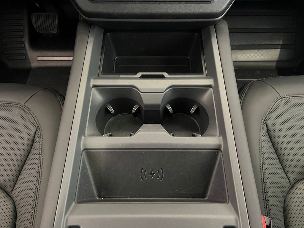 Used 2025 Land Rover Defender 110 X-Dynamic SE image 36