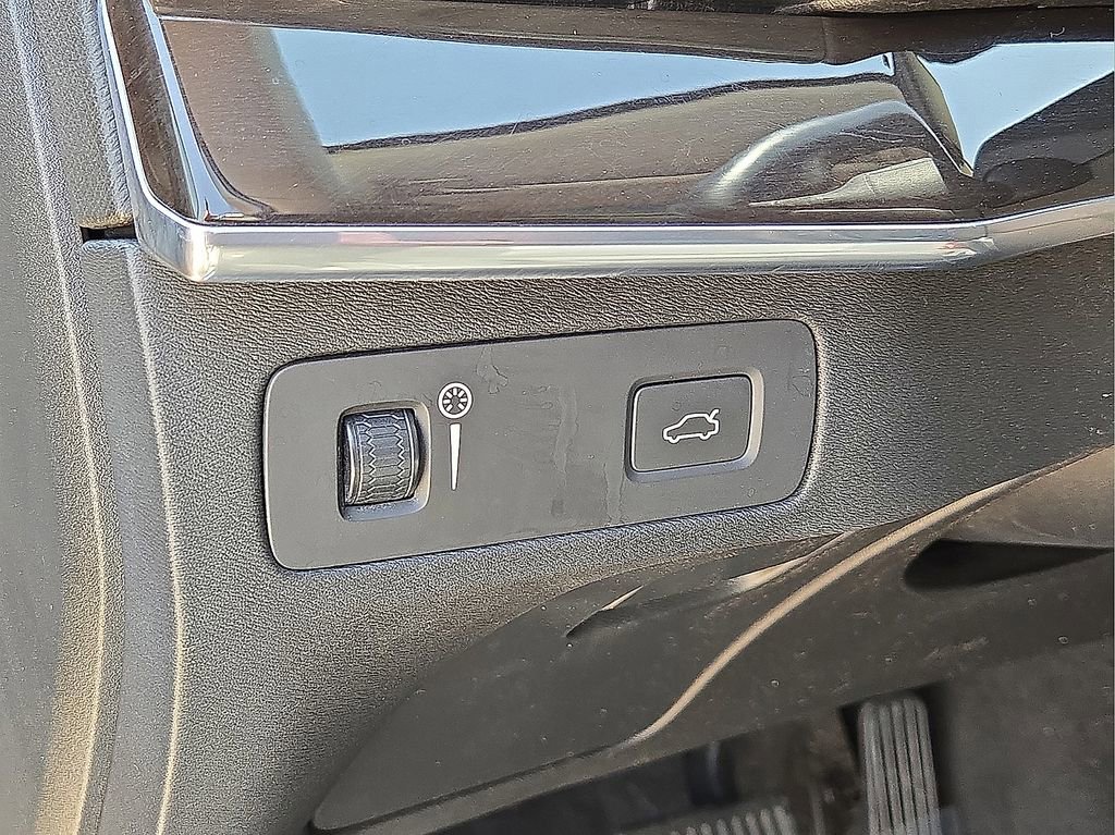 Used 2019 Volvo XC90 T6 Momentum image 23