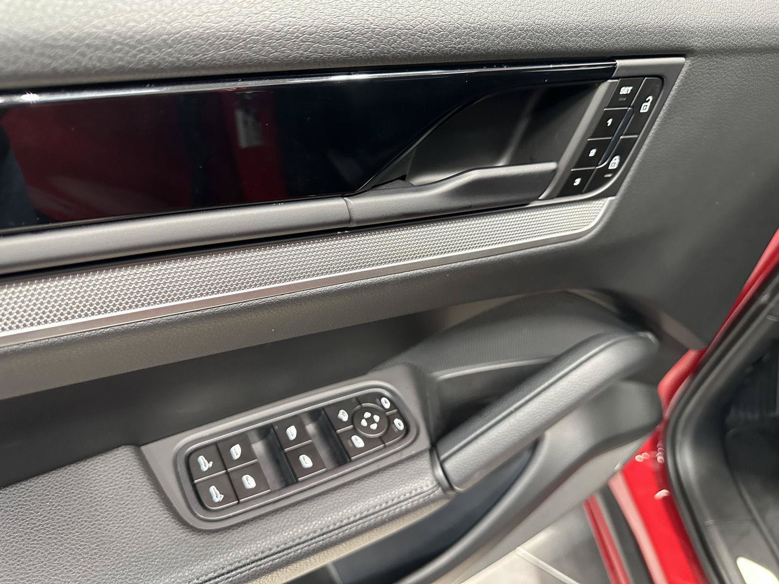 Certified 2026 Porsche Cayenne Coupe AWD/4WD image 16