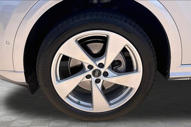 Used 2025 Audi Q5 Premium Plus w/ Premium Plus AWD/4WD image 8