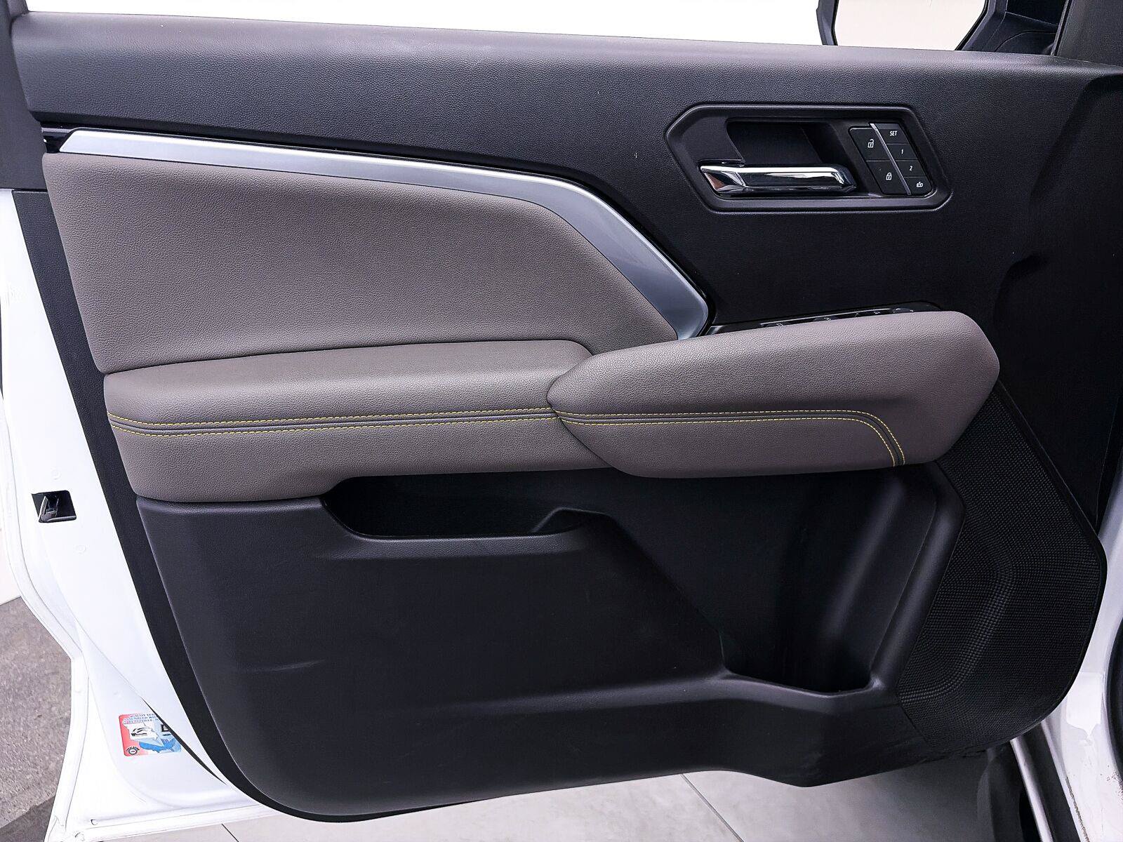 Used 2024 Chevrolet Colorado ZR2 w/ ZR2 Convenience Package III AWD/4WD image 20
