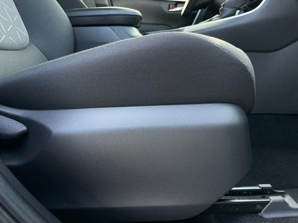 Used 2025 Toyota RAV4 XLE image 30