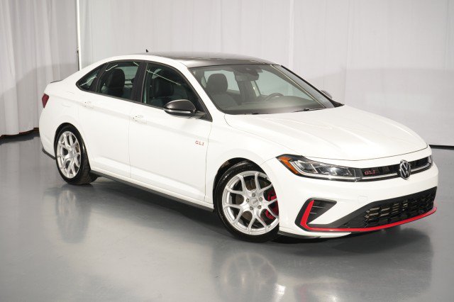 Used 2025 Volkswagen Jetta GLI Autobahn FWD image 8