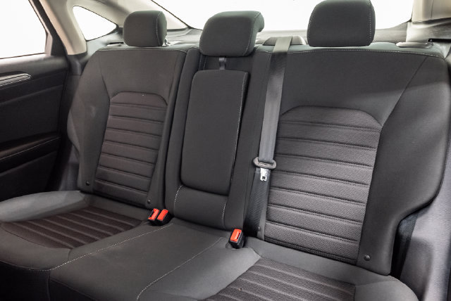 Used 2020 Ford Fusion SE FWD image 23