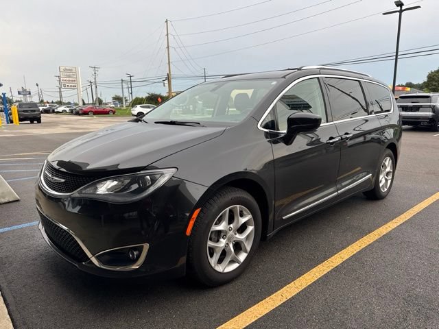 Used 2017 Chrysler Pacifica Touring-L Plus w/ Tire & Wheel Group FWD image 3