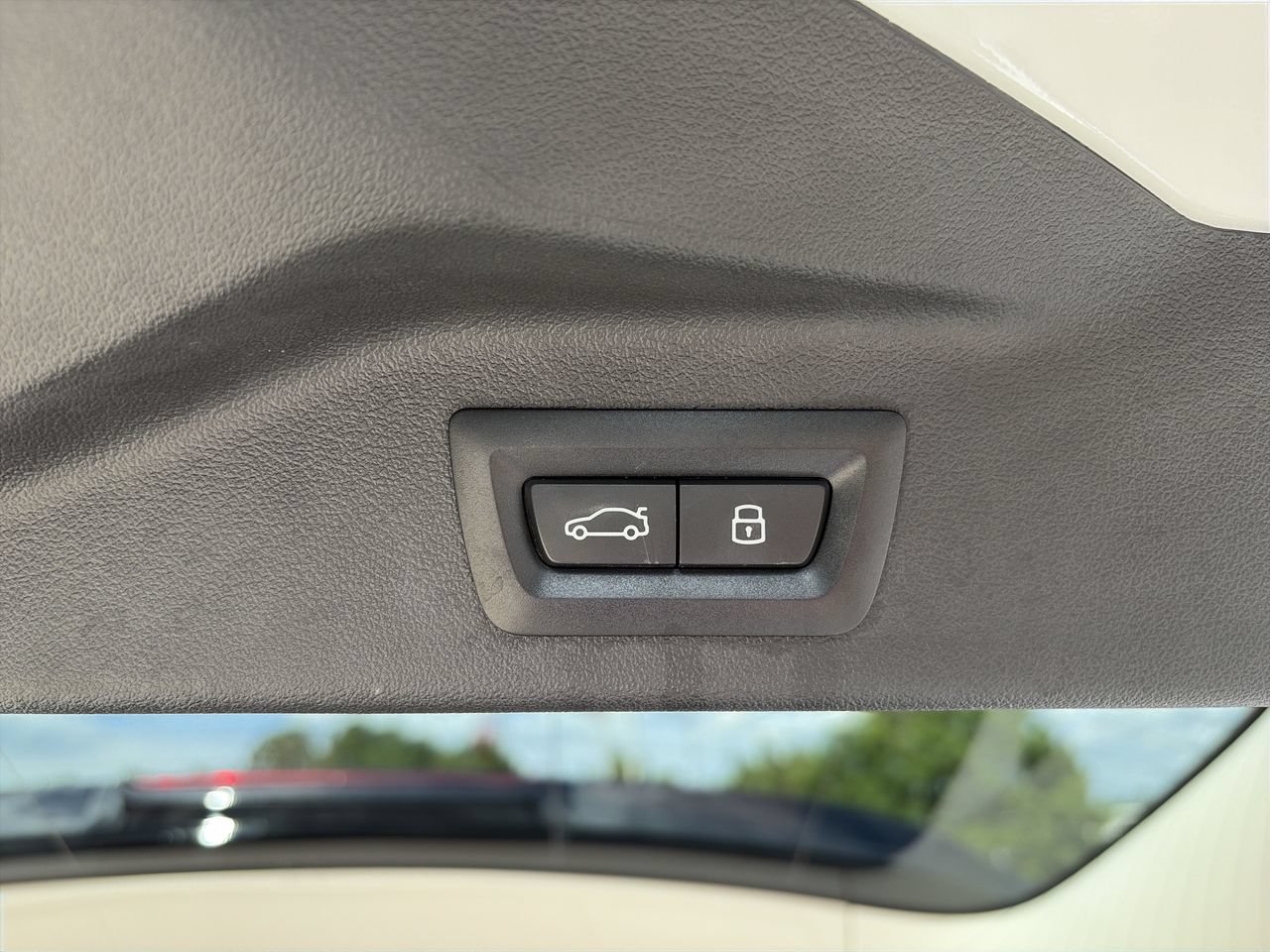 Certified 2025 BMW X7 M60i AWD/4WD image 35