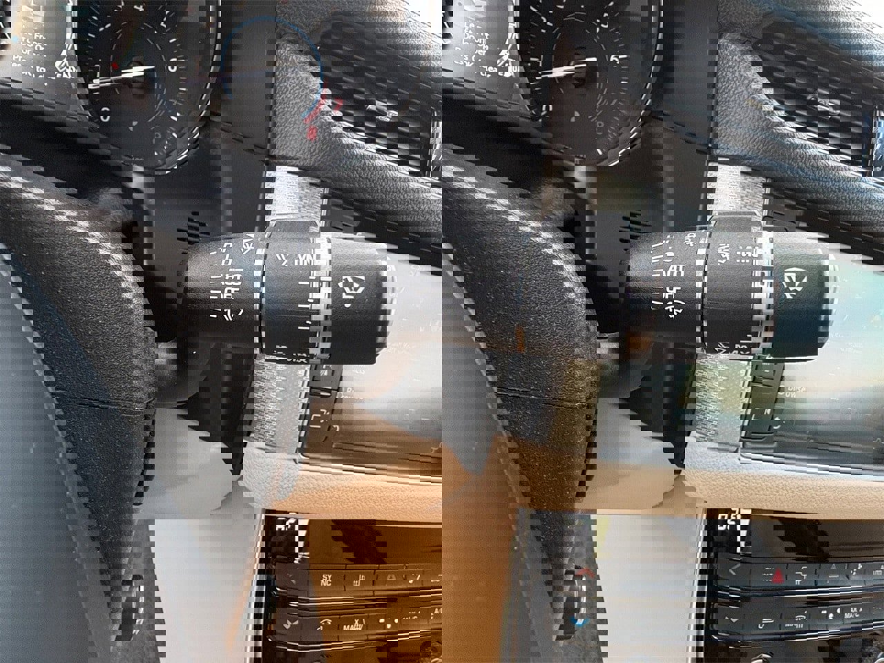 Used 2017 Jaguar XF Premium image 30