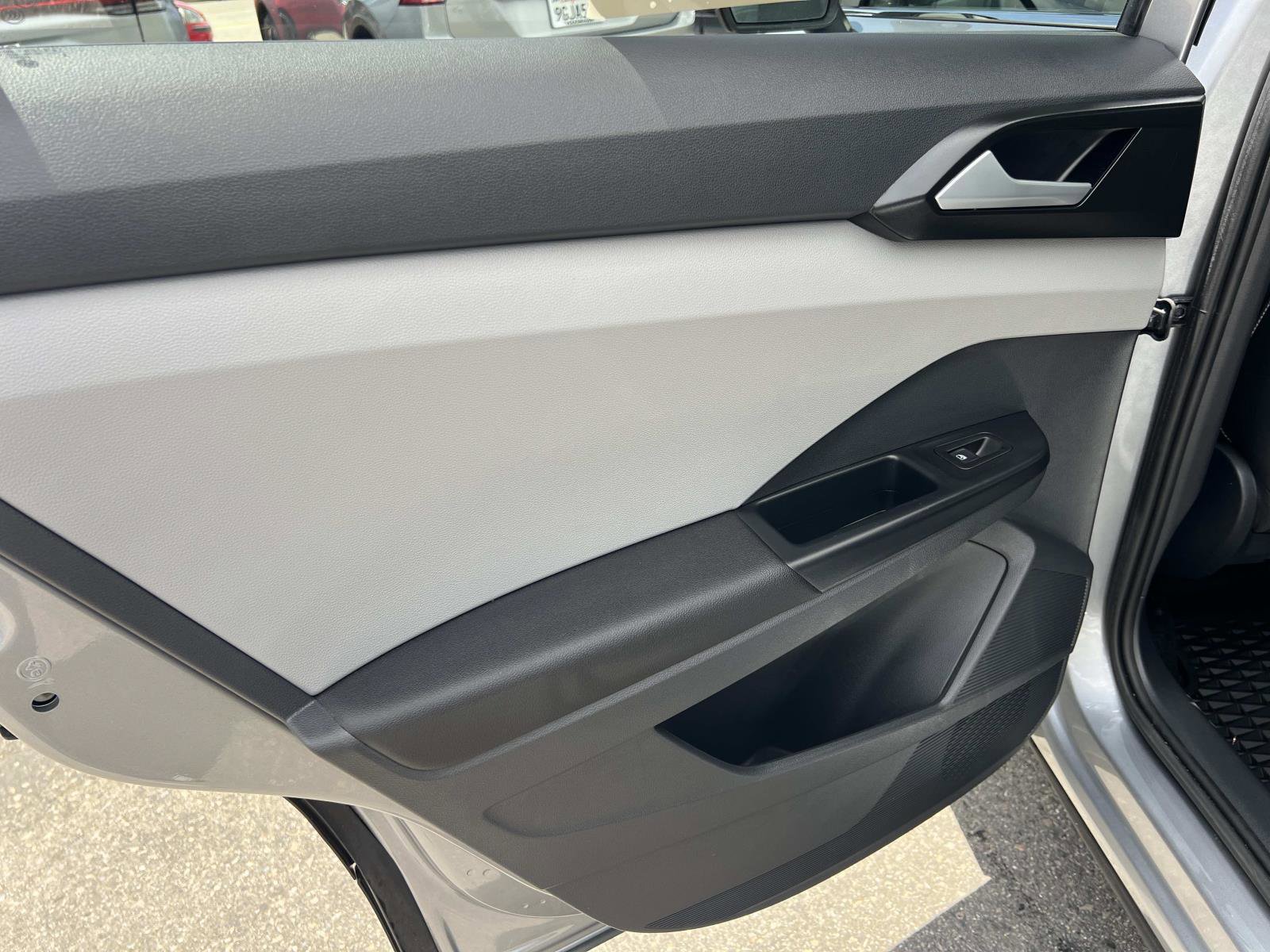 Certified 2023 Volkswagen Taos SE w/ Panoramic Sunroof Package FWD image 20