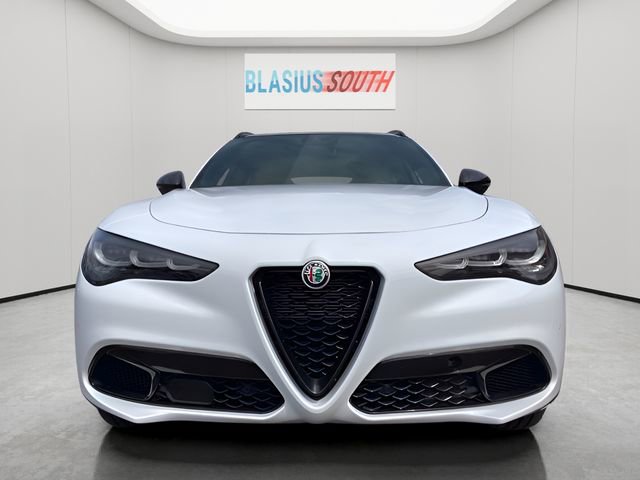 Used 2024 Alfa Romeo Stelvio Veloce image 8