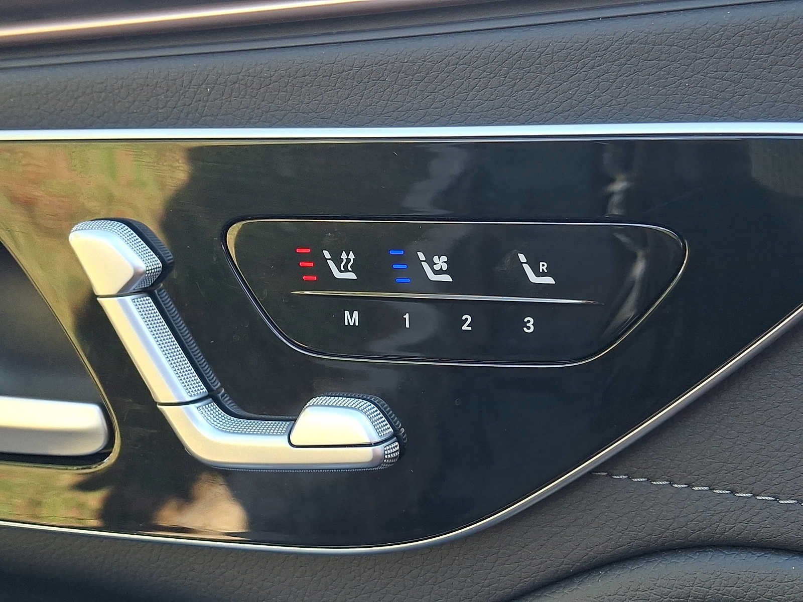 Certified 2023 Mercedes-Benz EQS 580 4MATIC Sedan image 22
